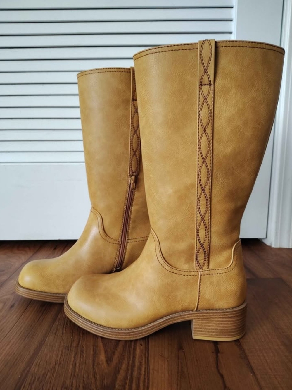Classic Tall Tan Women's Boots - Stylish Everyday Riding Boot